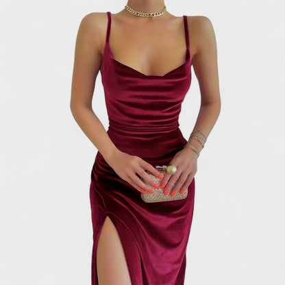 Gabriela | Vestido de terciopelo con abertura lateral