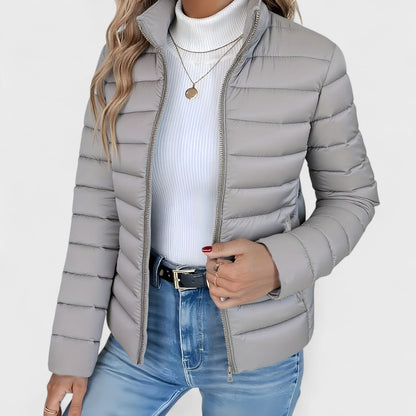Philipa | Elegante chaqueta larga con cuello alto