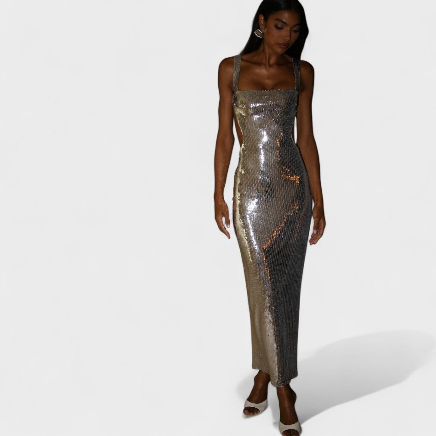 Vestido de noche brillante plateado