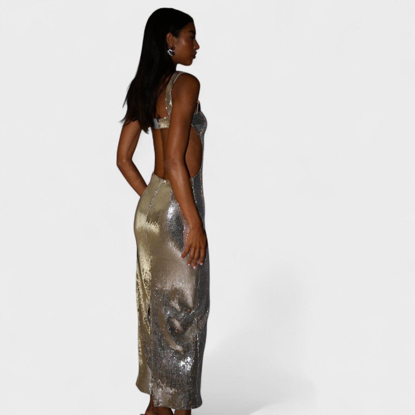 Vestido de noche brillante plateado