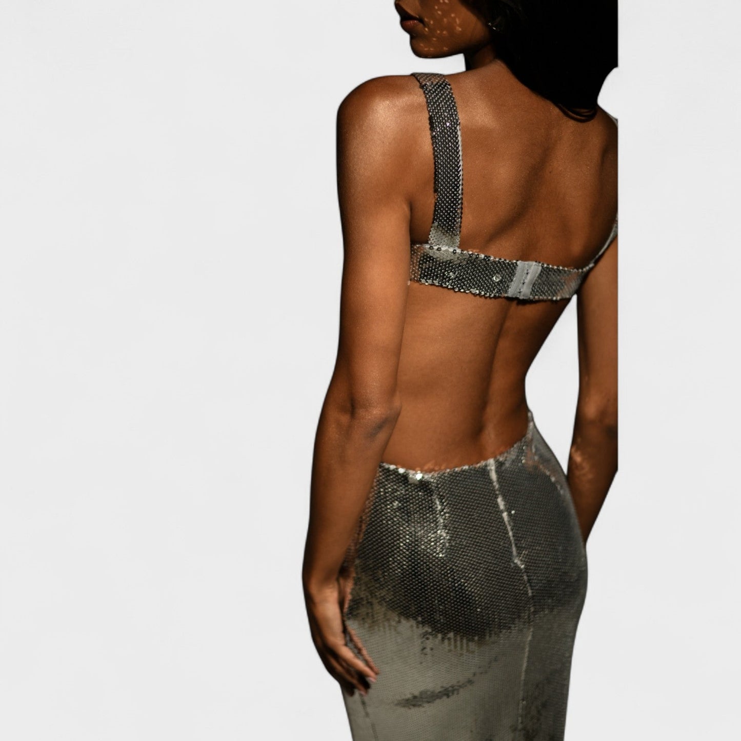 Vestido de noche brillante plateado