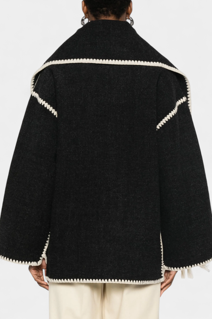 Pauline | Abrigo de Corte Suelto con Bufanda de Flecos Incorporada