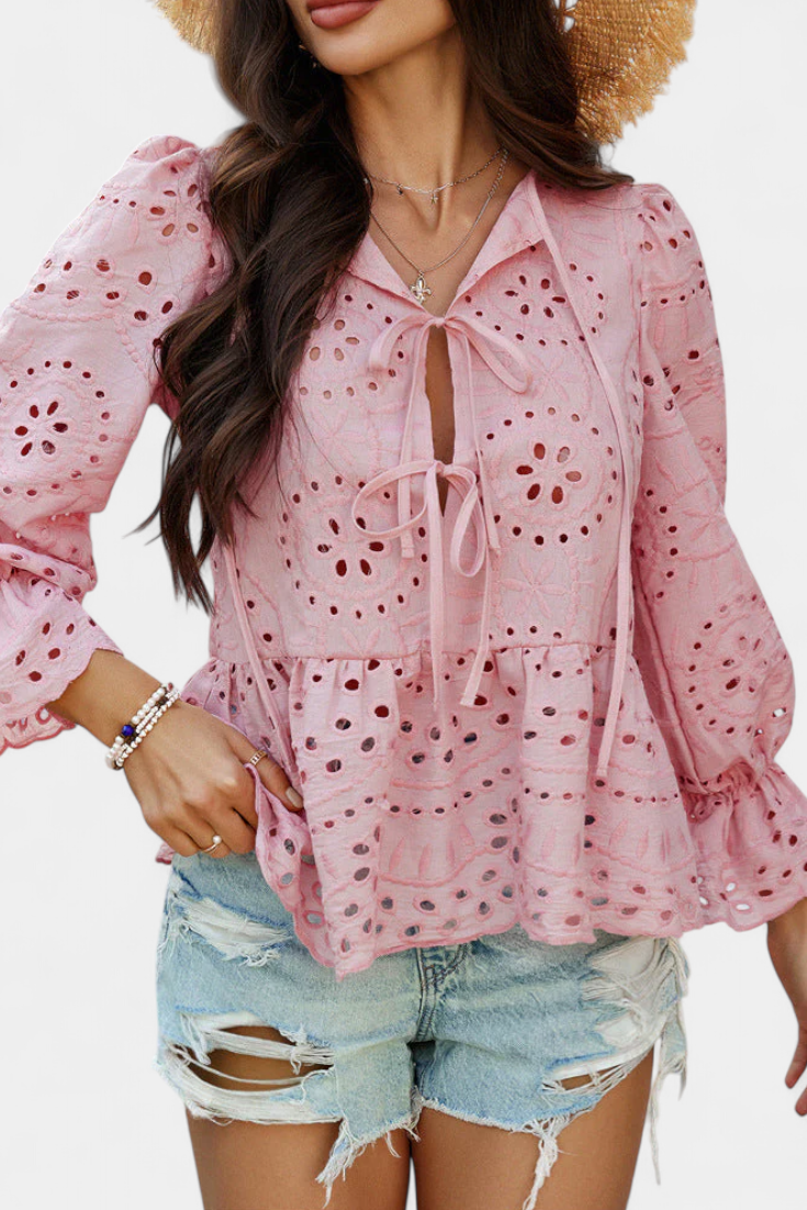 Kayden | Top Bohemio de Encaje con Corte Fluido