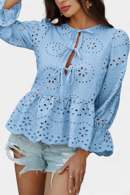 Kayden | Top Bohemio de Encaje con Corte Fluido