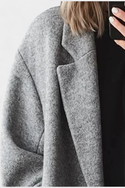 Lora | Abrigo Clásico Felisha con Corte Refinado y Estilo Atemporal