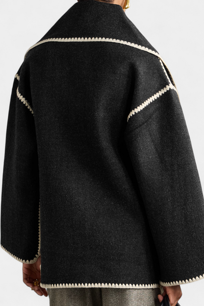 Pauline | Abrigo de Corte Suelto con Bufanda de Flecos Incorporada