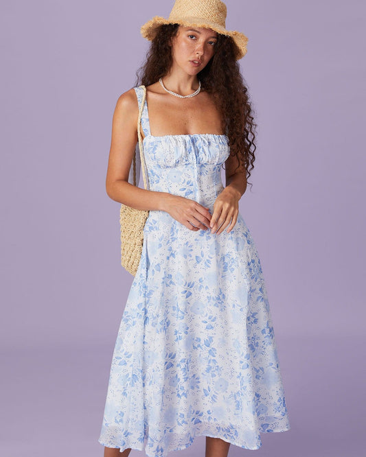 Renata | El vestido midi azul con estampado floral, escote cuadrado y fruncido